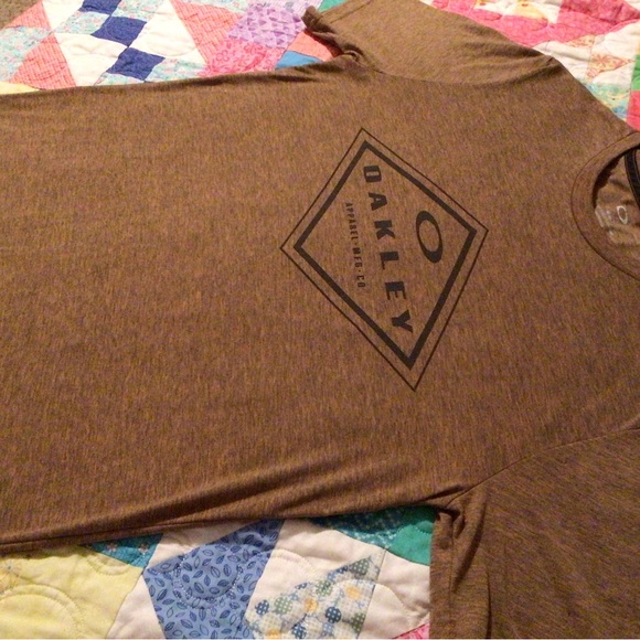 Men’s Oakley t-shirt NWOT - Picture 4 of 7